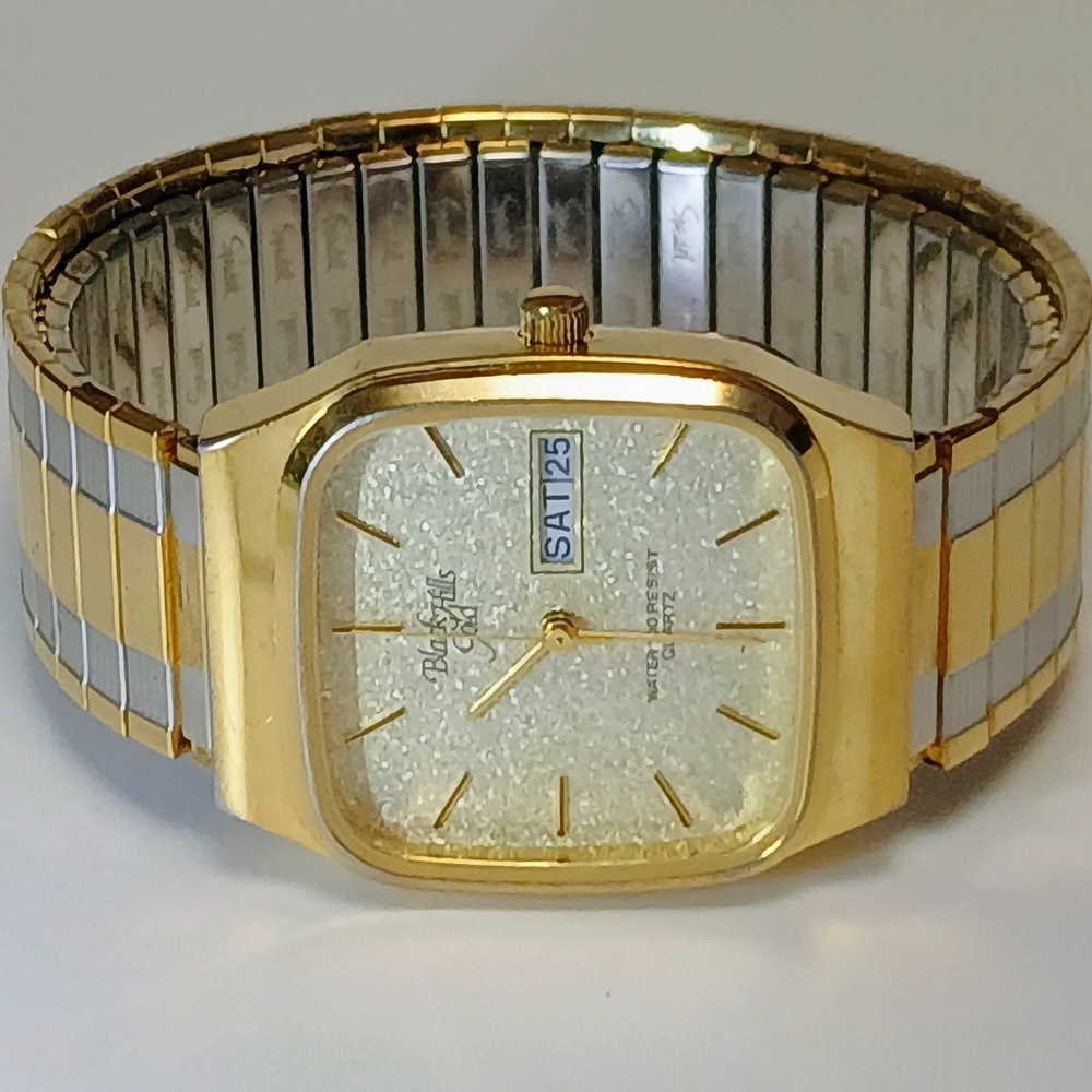 Men's Luxery Black Hills Gold Watch Waterproof With Date/Time & Expansion Band